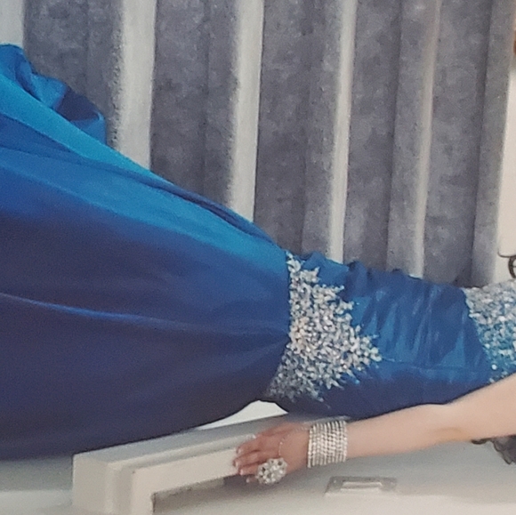 Stunning royal blue dress - Picture 2 of 6